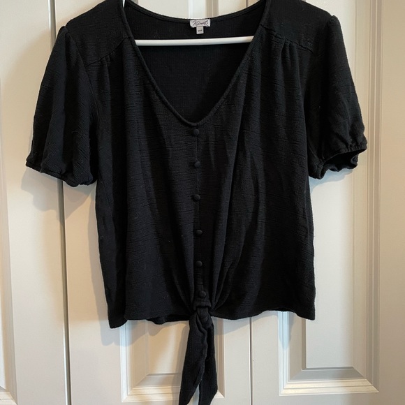 Black CROP TOP Tie in Front - Picture 1 of 3